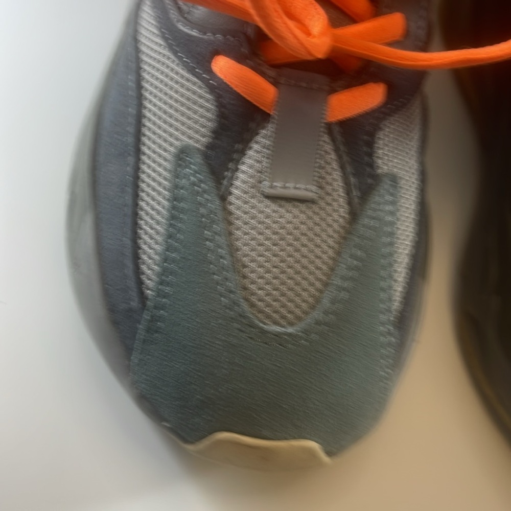 Yeezy Boost 700 - Picture 8 of 14